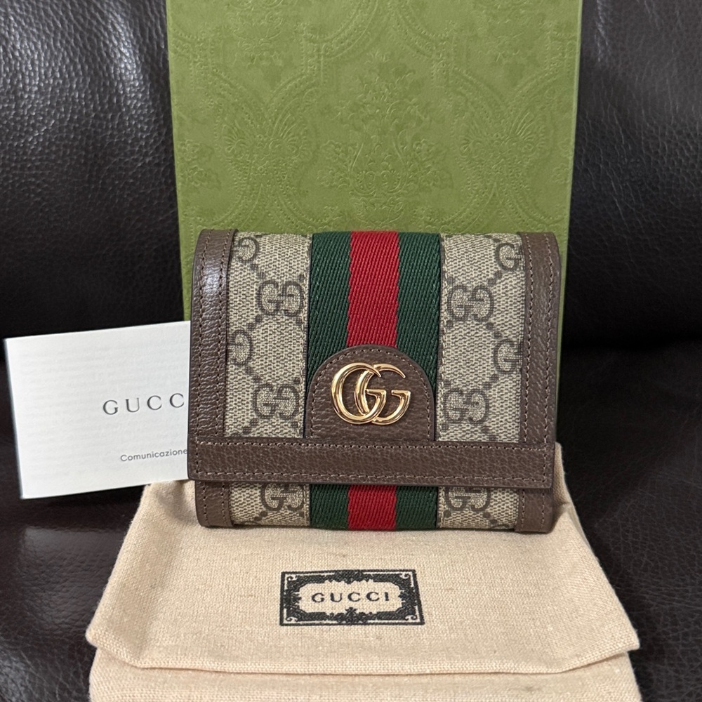 Gucci Women's Beige and Brown
Wallet with Red and Green Stripe
